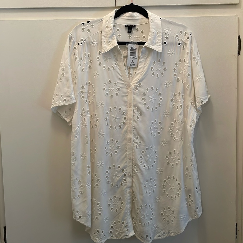 TORRID Embroidered button down shirt Size 2X Size 18-20